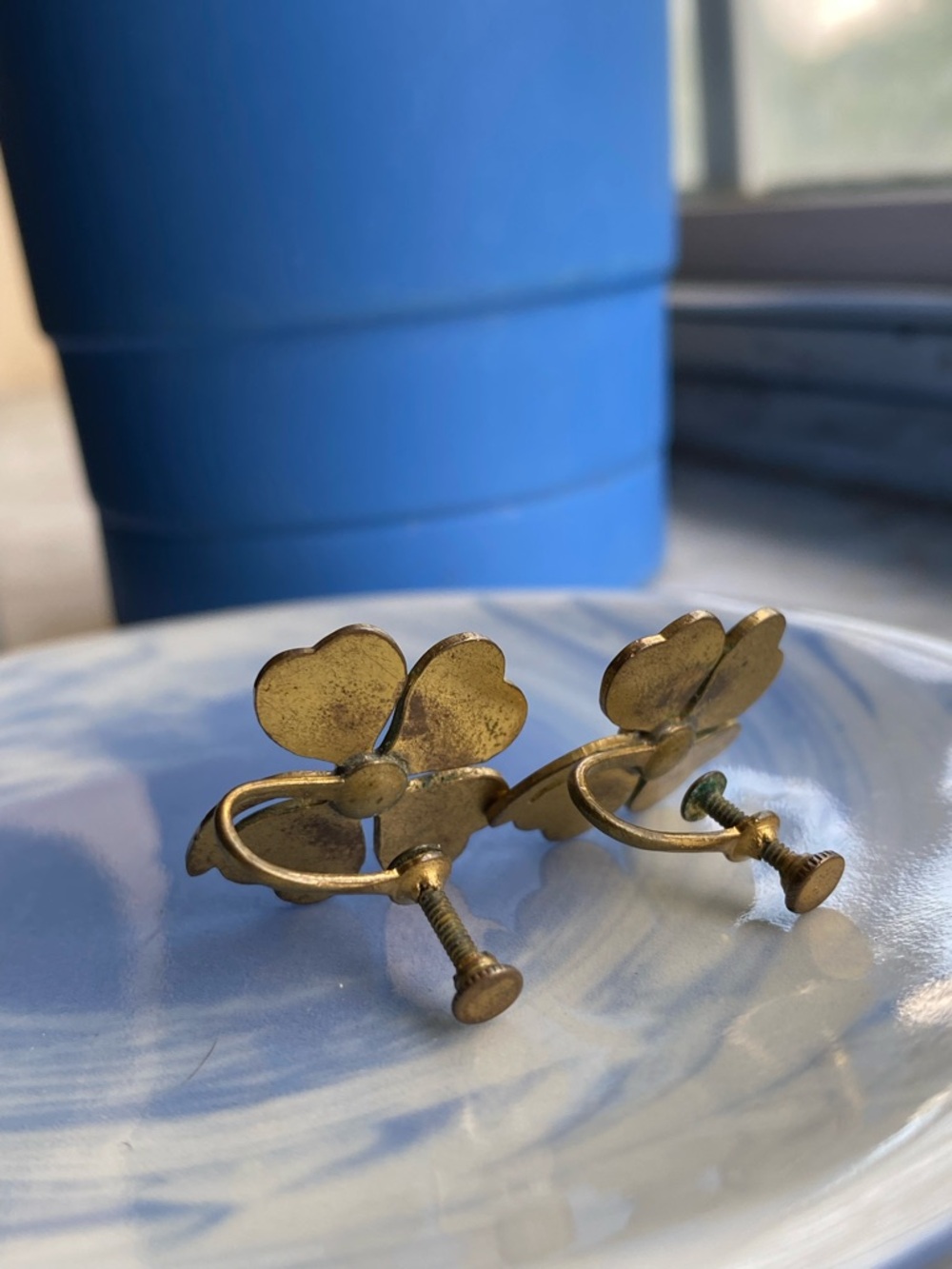 Vintage Shamrock Enamel Clip On Earrings - Picture 3 of 5